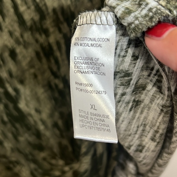 Democracy Blouse Top Shirt XL Green Leopard Cheetah Animal Print Soft Casual - Picture 6 of 11